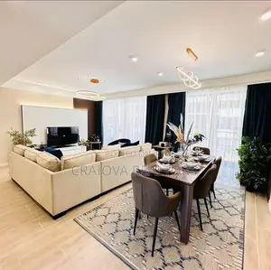 3bdrm Apartment in Gateway Mall Area for sale
