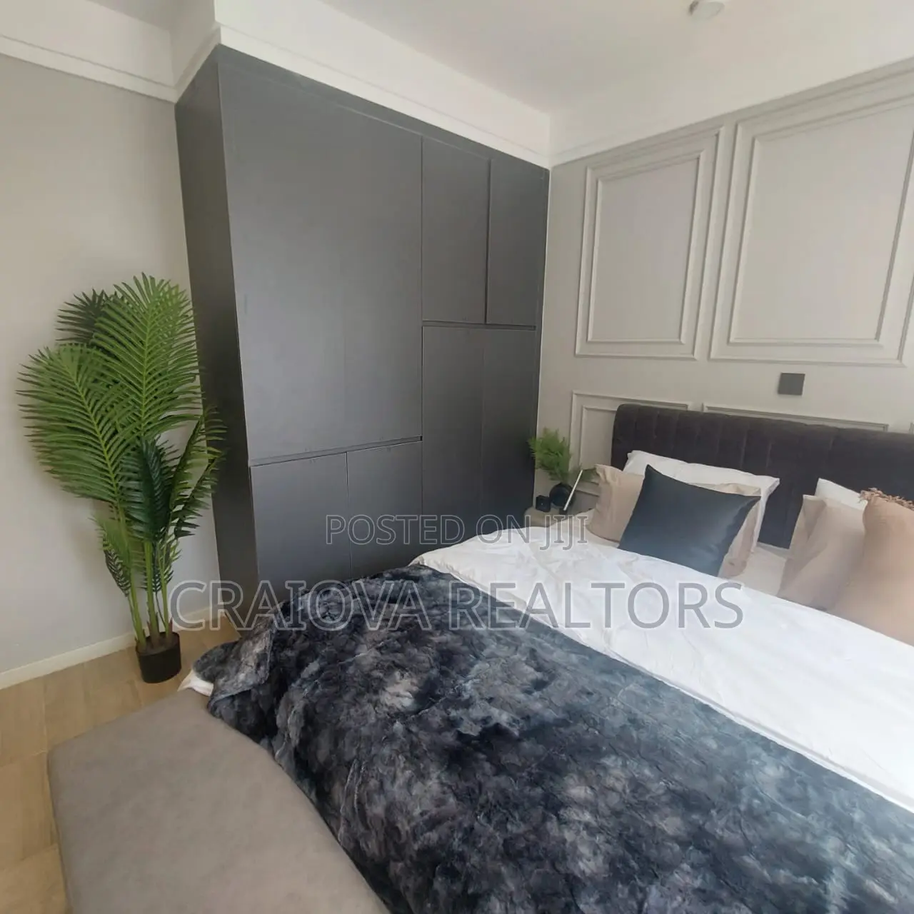 3bdrm Apartment in Gateway Mall Area for sale