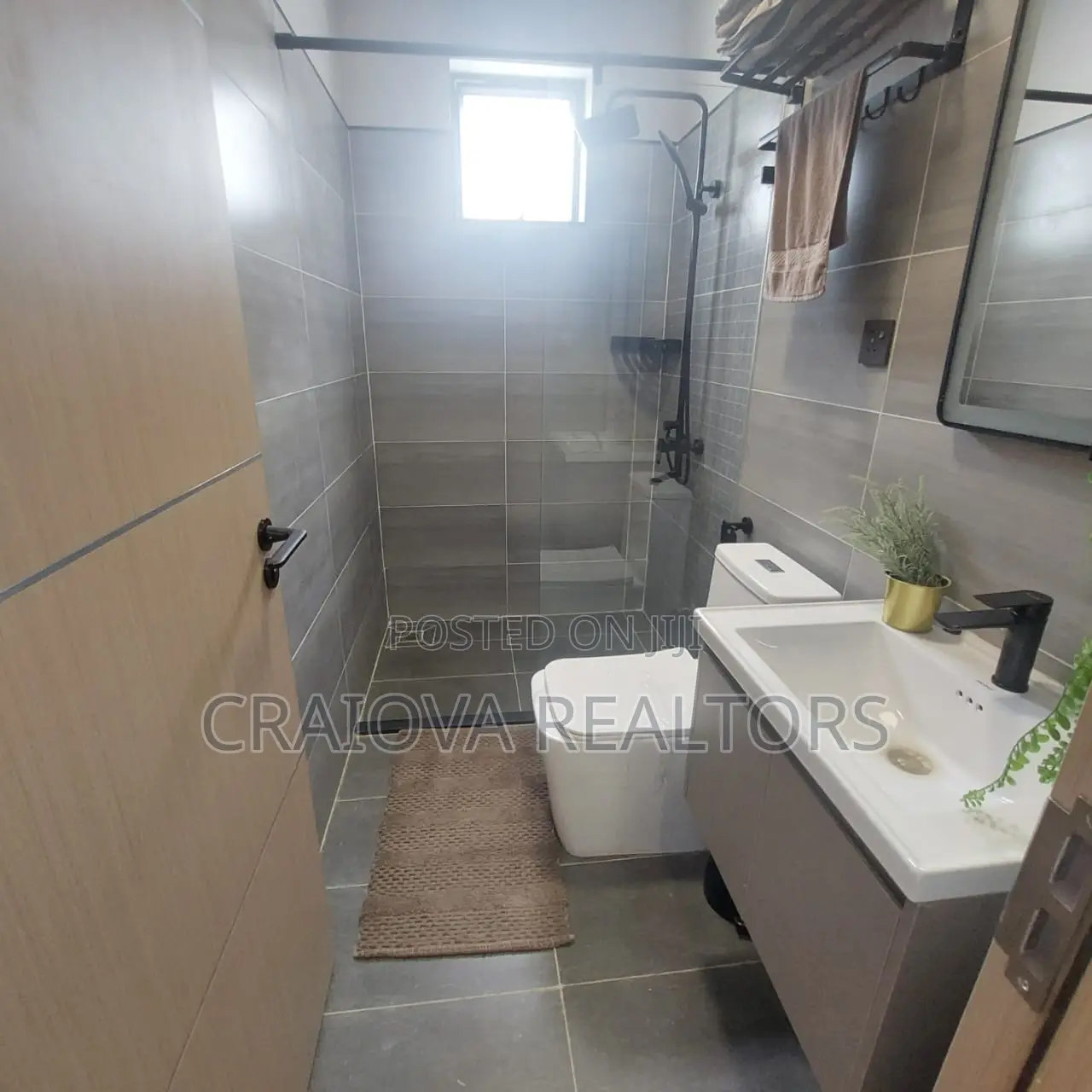 3bdrm Apartment in Gateway Mall Area for sale