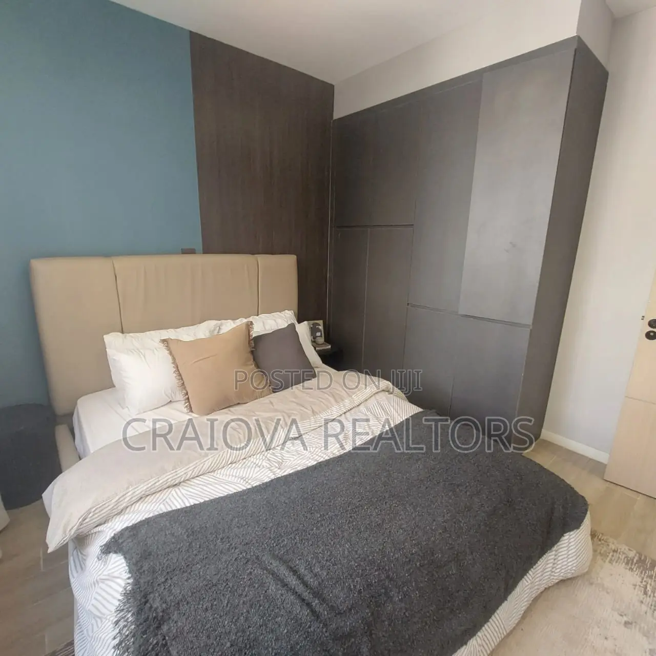 3bdrm Apartment in Gateway Mall Area for sale