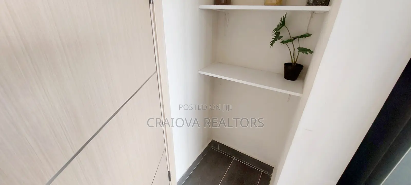 3bdrm Apartment in Gateway Mall Area for sale