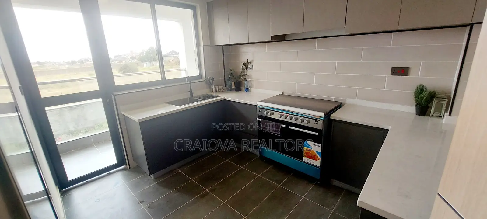 3bdrm Apartment in Gateway Mall Area for sale