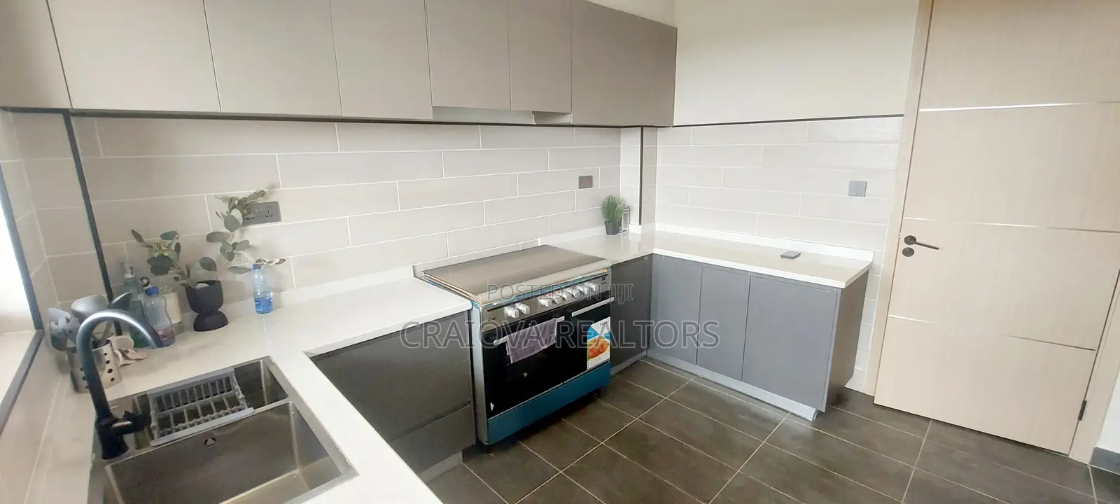 2bdrm Apartment in Gateway Mall Area for sale