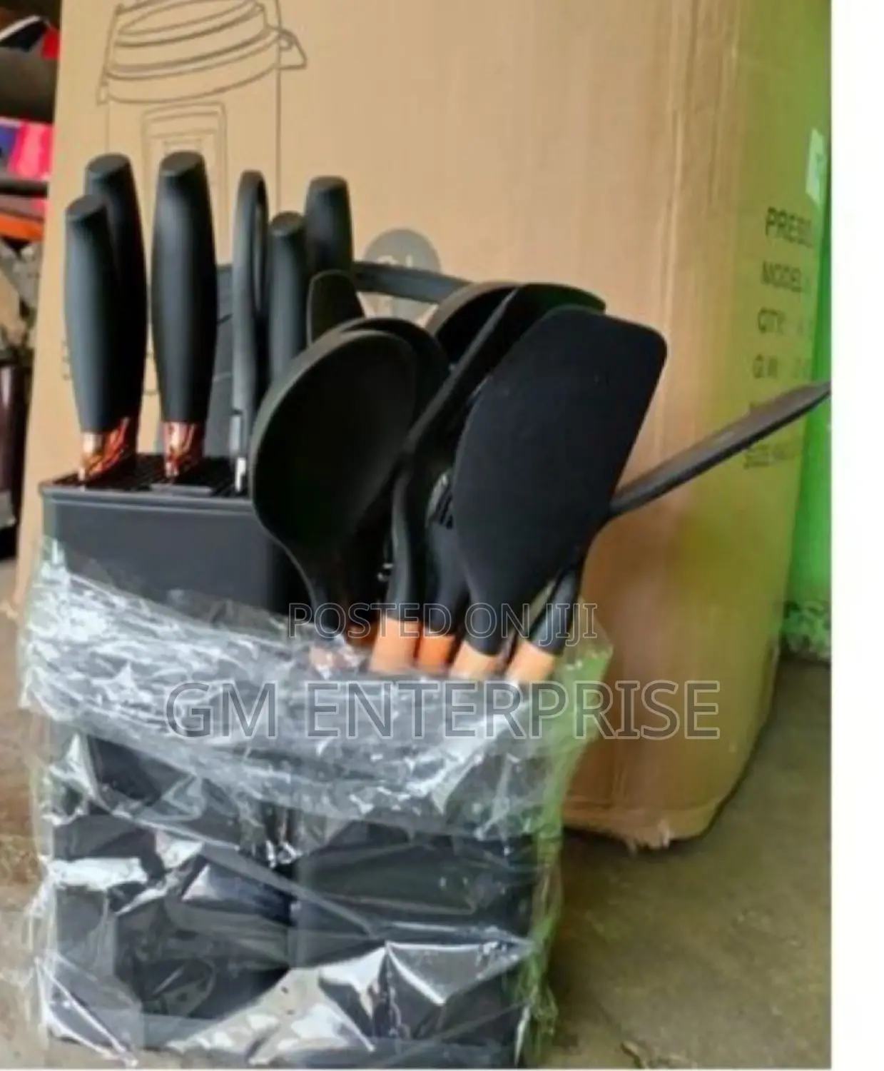 19 PCS Silicone Spoon Set With Knives/Cutting Board
.