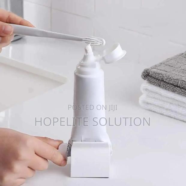 Roll Up Tooth Paste Face Cleanser - main view