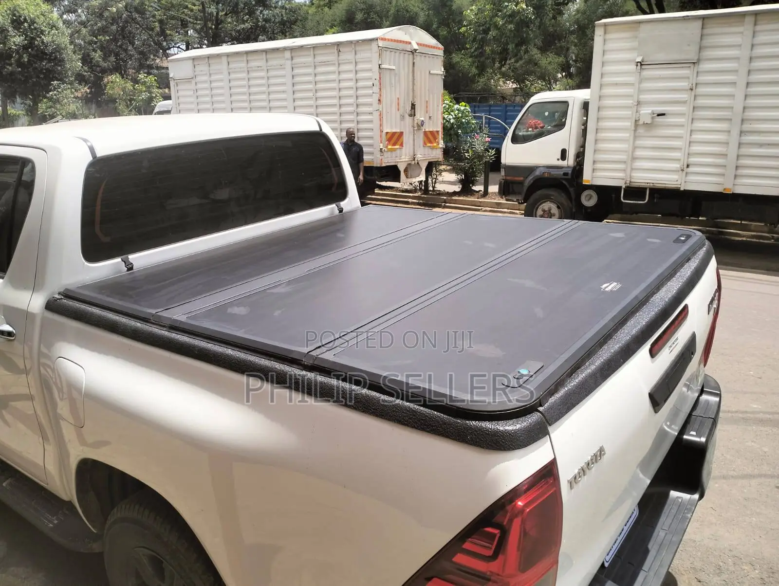Hard Tri-Fold Double Cab Lockable With Keys Cover.