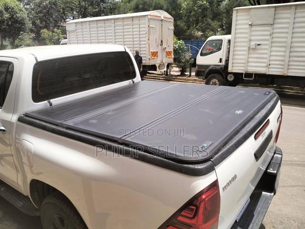Hard Tri-Fold Double Cab Lockable With Keys Cover.