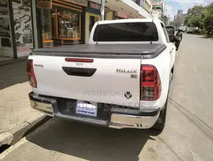 Hard Tri-Fold Double Cab Lockable With Keys Cover.