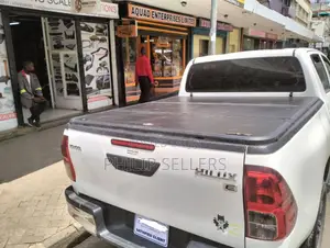 Hard Tri-Fold Double Cab Lockable With Keys Cover.