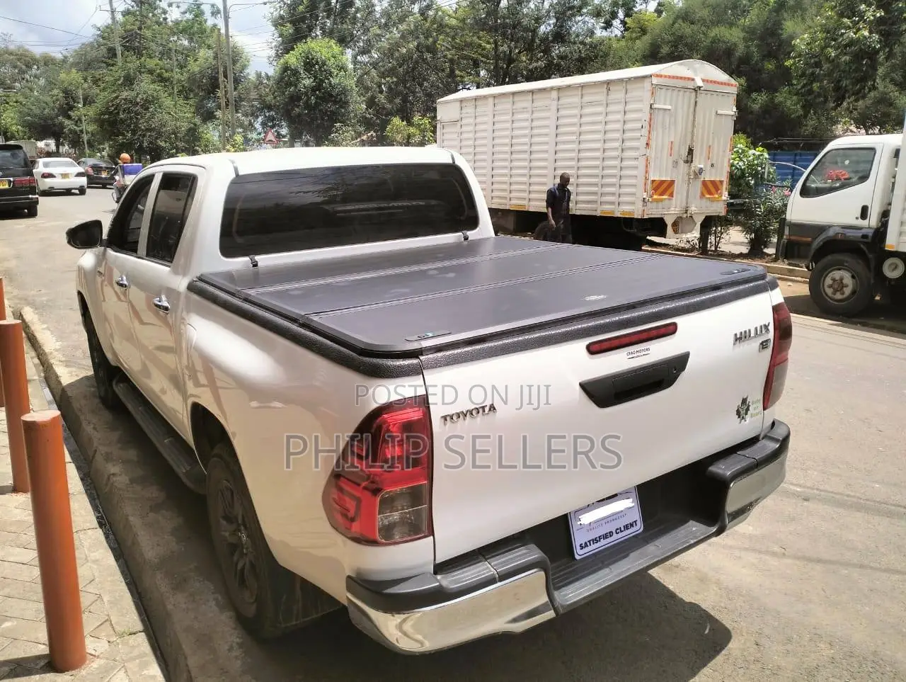 Hard Tri-Fold Double Cab Lockable With Keys Cover.