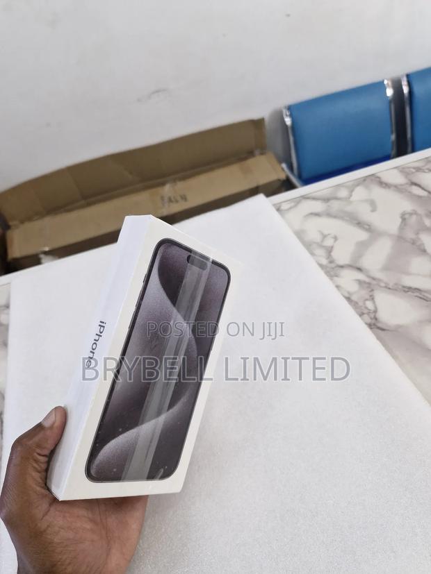 New Apple iPhone 15 Pro Max 256 GB Gray - thumbnail 2