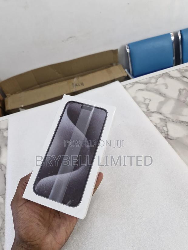 New Apple iPhone 15 Pro Max 256 GB Gray - main view