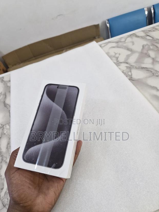 New Apple iPhone 15 Pro Max 256 GB Gray - thumbnail 3