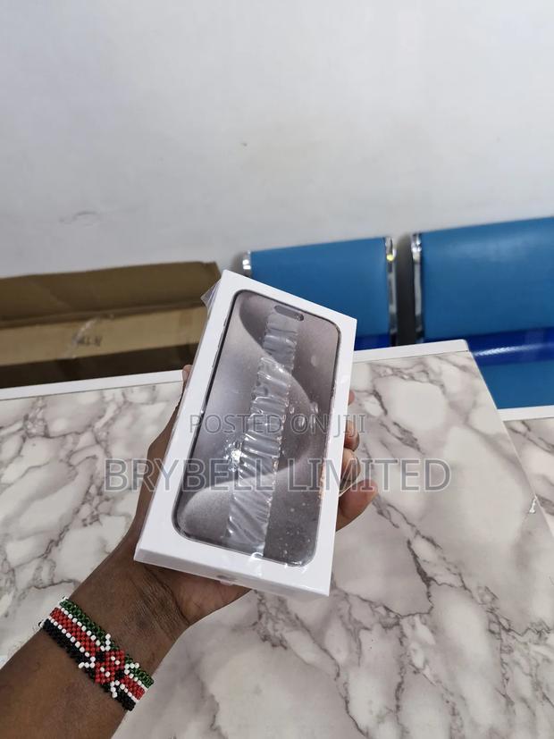 New Apple iPhone 15 Pro Max 256 GB Gray - thumbnail 5