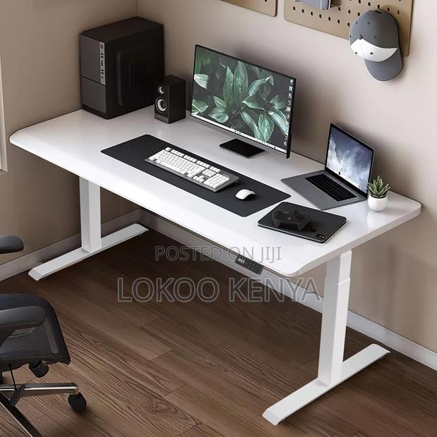 Office Desk: 1400mm Liftpro Executive Office Desk