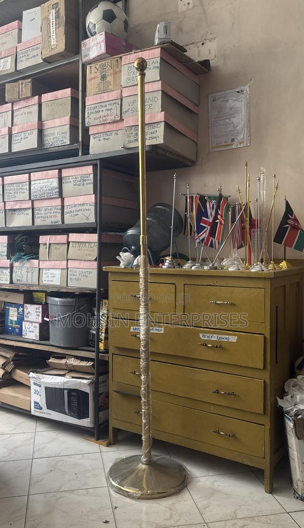 Professional Gold/Silver Flag Stand – 2.6m Adjustable | 9kg - main view