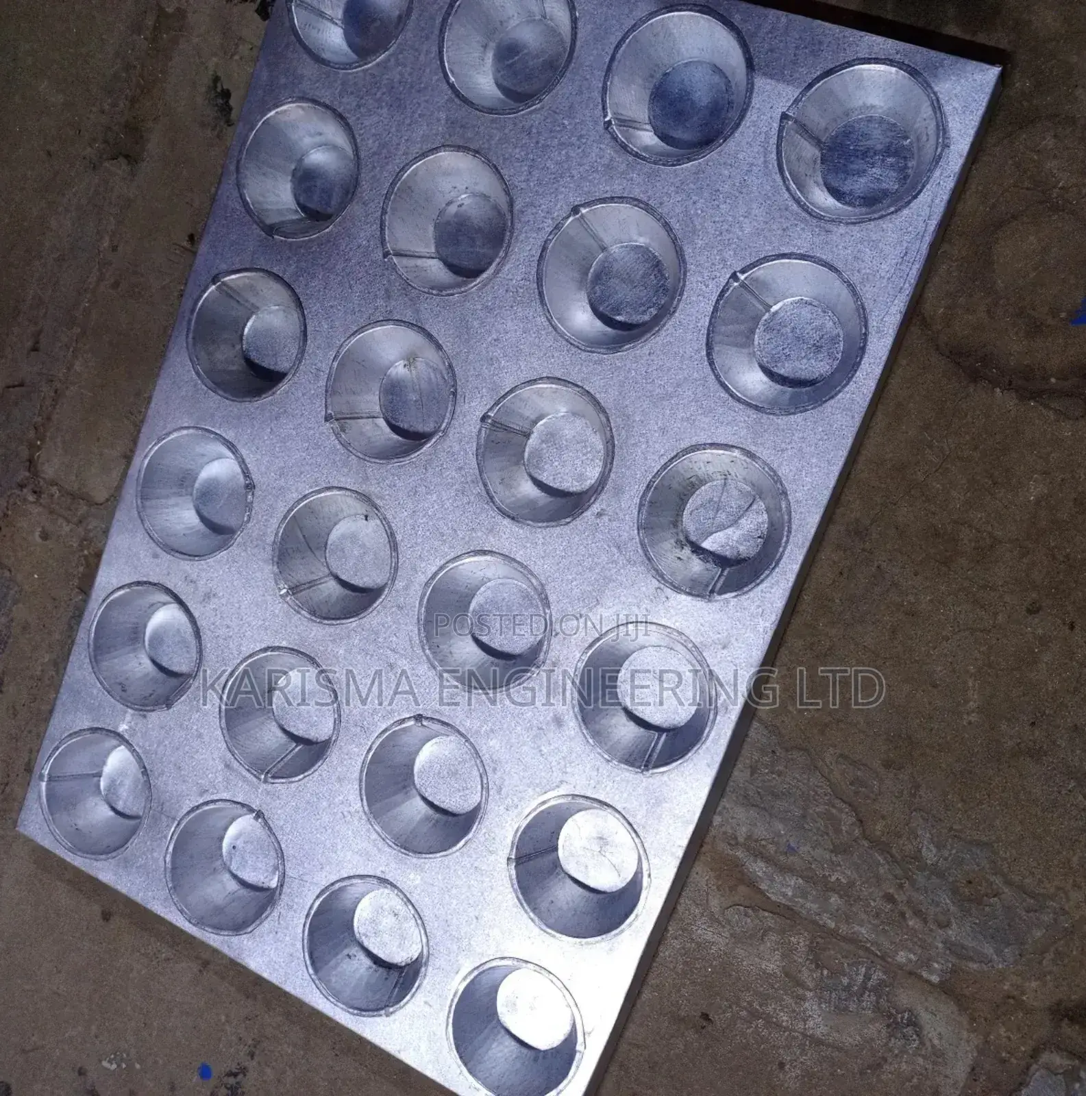 12 Holes High Quality Baking Tins