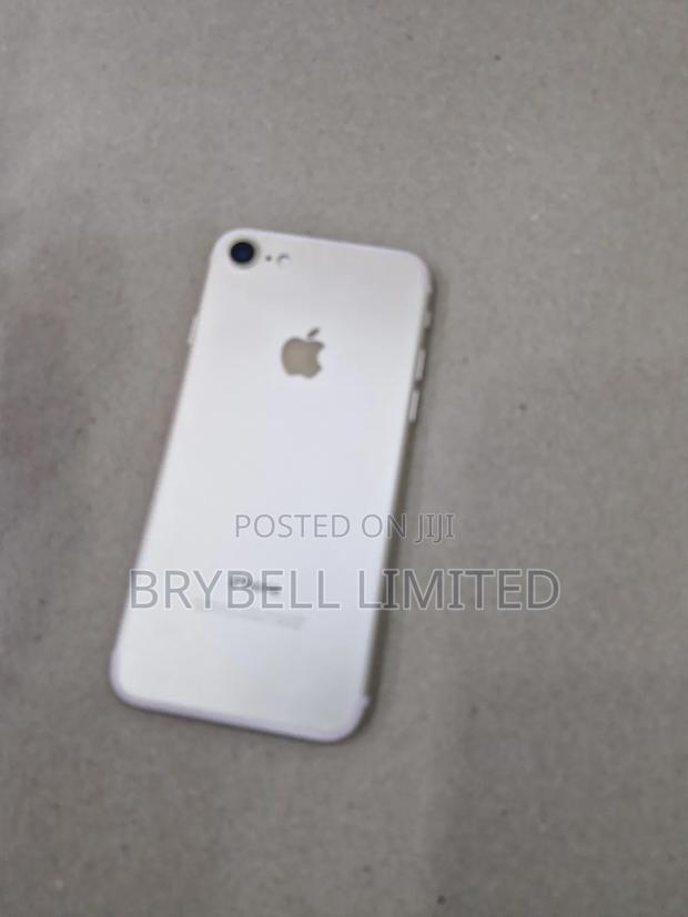 Apple iPhone 7 128 GB Gold - main view