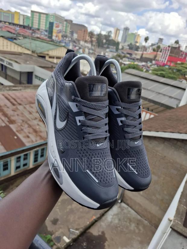 Zoom Trainers Size 40____45 - thumbnail 4