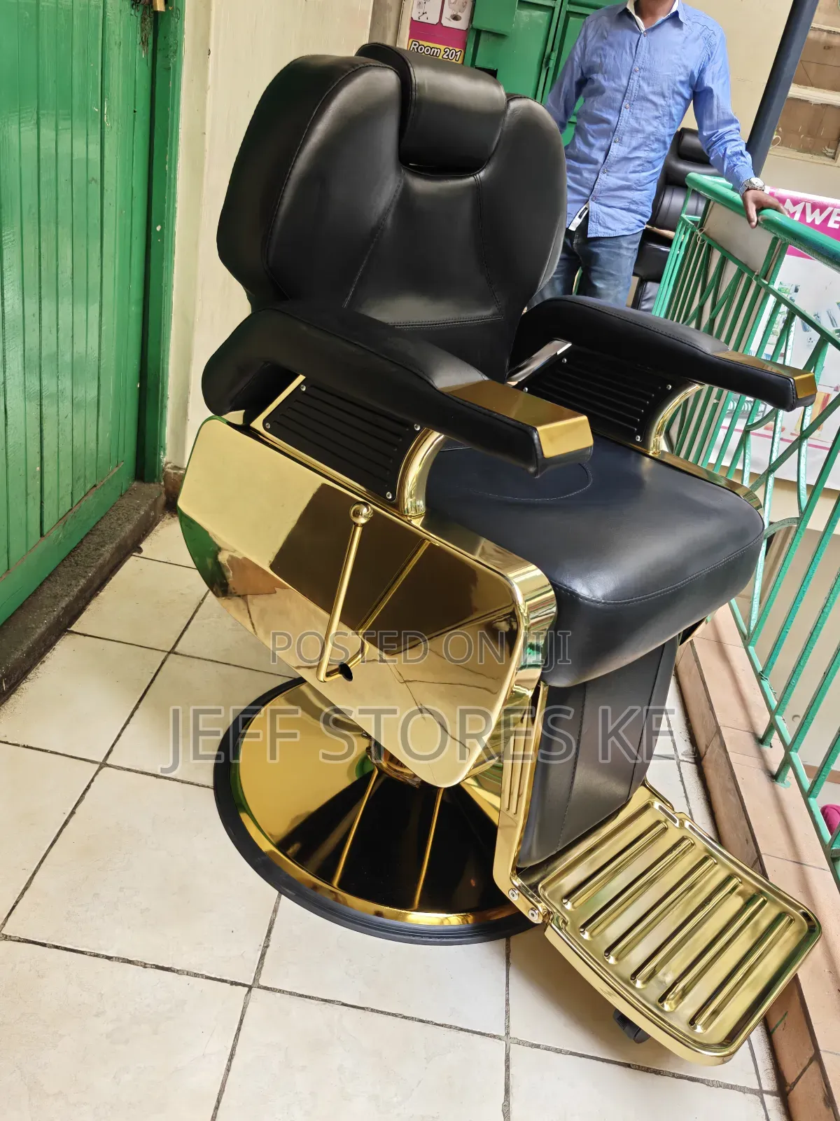 Quality Golden Jumbo Barber Chair