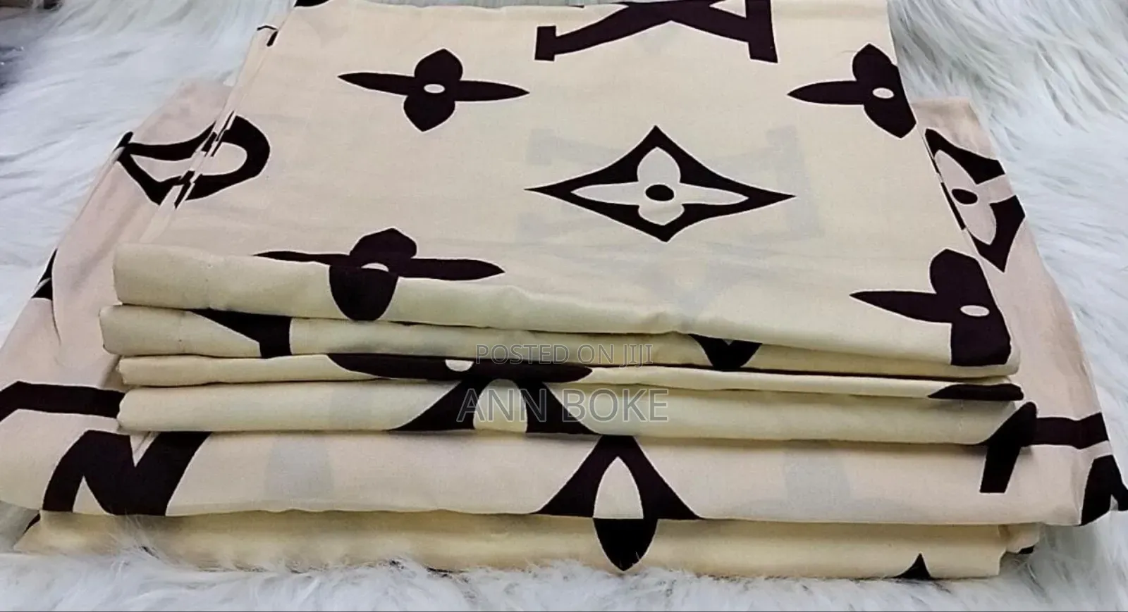  *6 Pc Bedsheets* 
2 PCS Bedsheets 
4 PCS Pillow