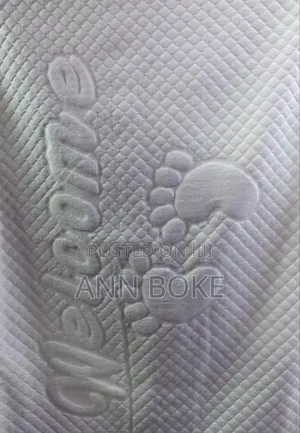  *Extra Heavy Bathmats* 
White
50 X 80 Cm
