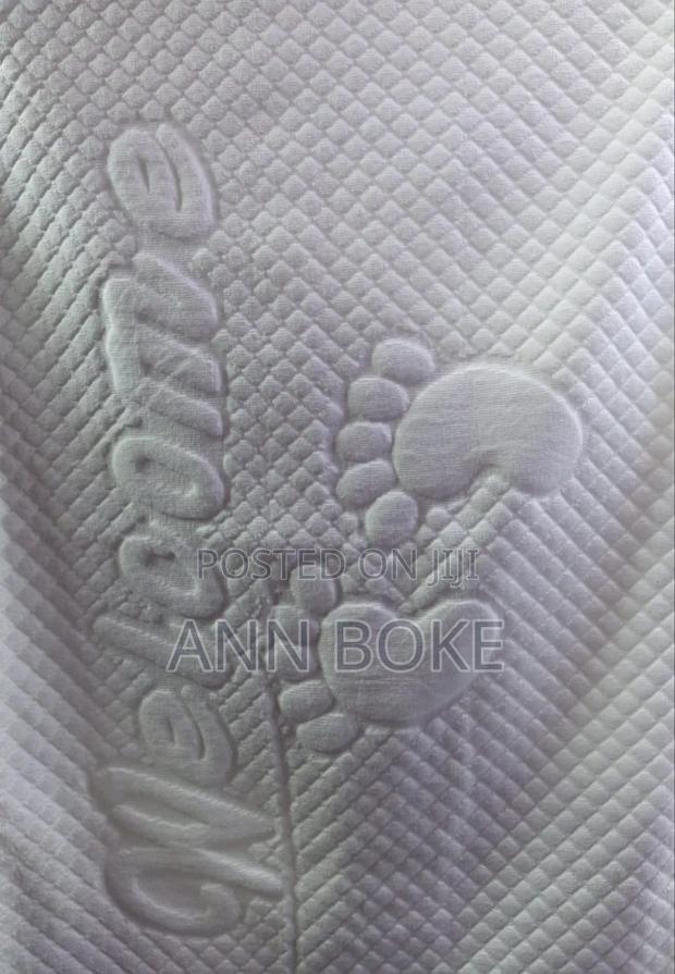  *Extra Heavy Bathmats* 
White
50 X 80 Cm - thumbnail 3