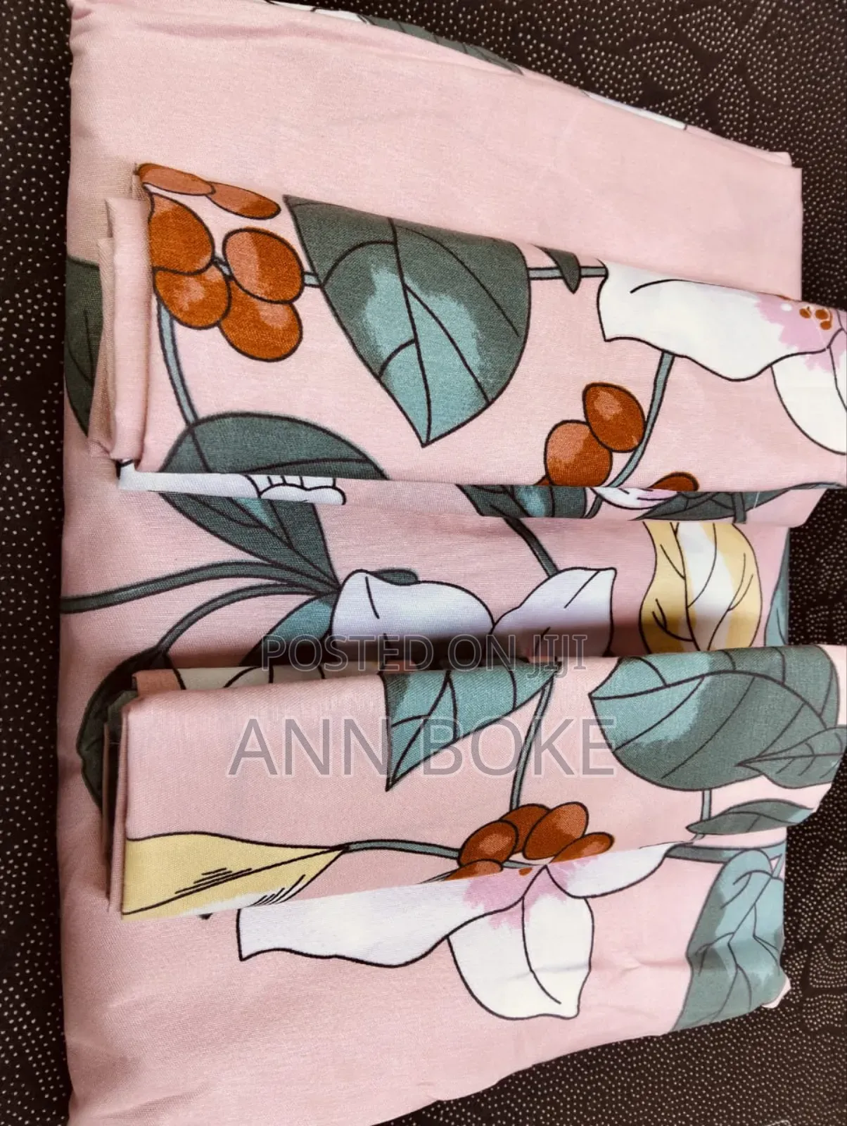  4 Pc Bedsheets 
2 PCS Bedsheets 
2 PCS Pillow