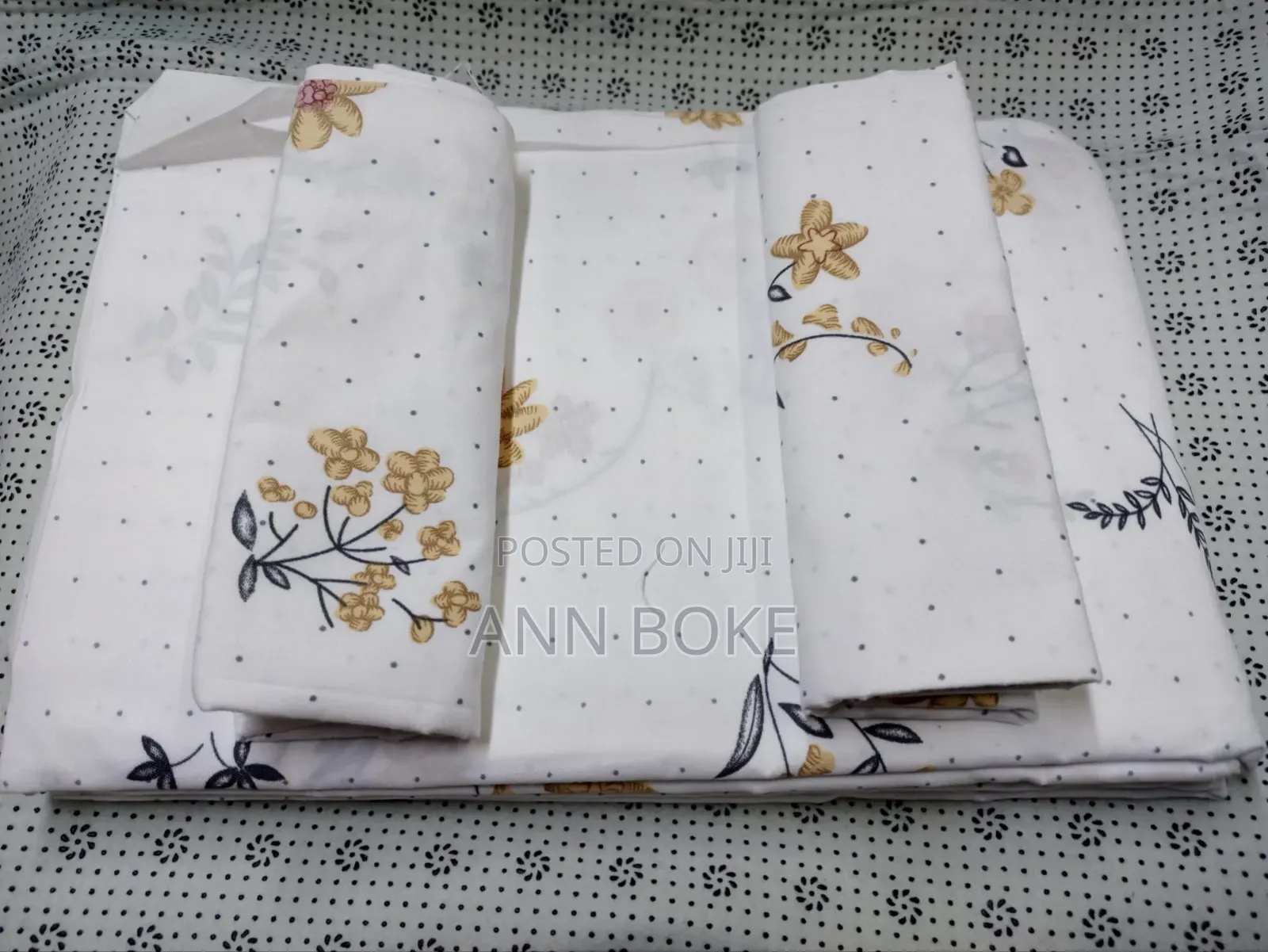  4 Pc Bedsheets 
2 PCS Bedsheets 
2 PCS Pillow