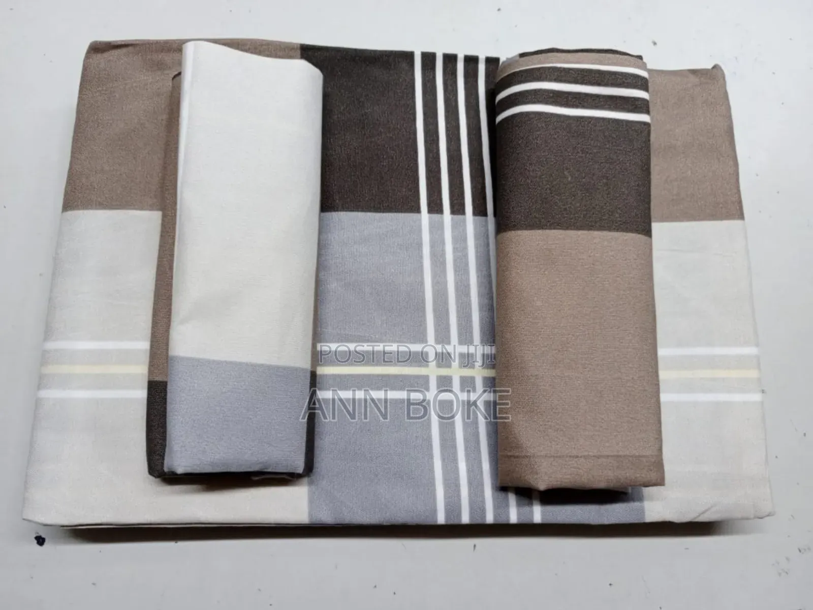  4 Pc Bedsheets 
2 PCS Bedsheets 
2 PCS Pillow