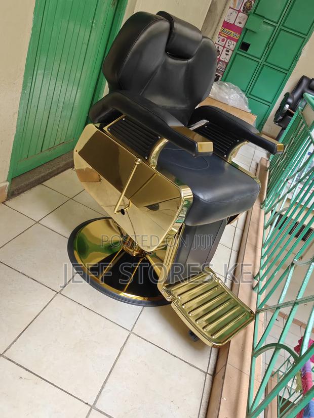 Comfortable Gold Black Barber Chair - main view