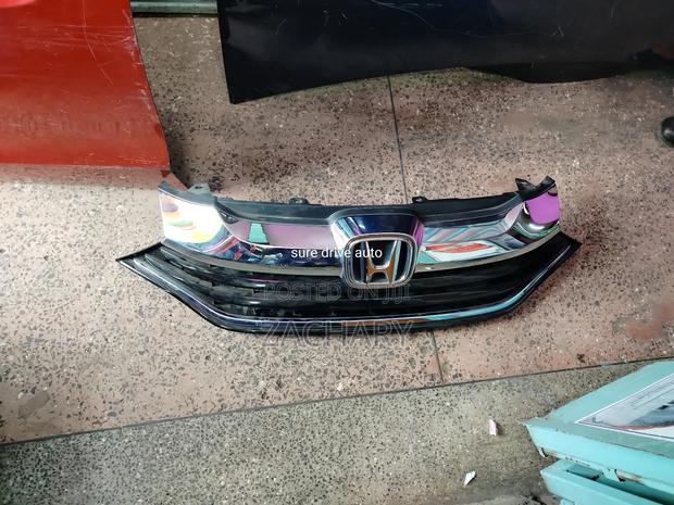 Shuttle 2015 Front Grill - main view