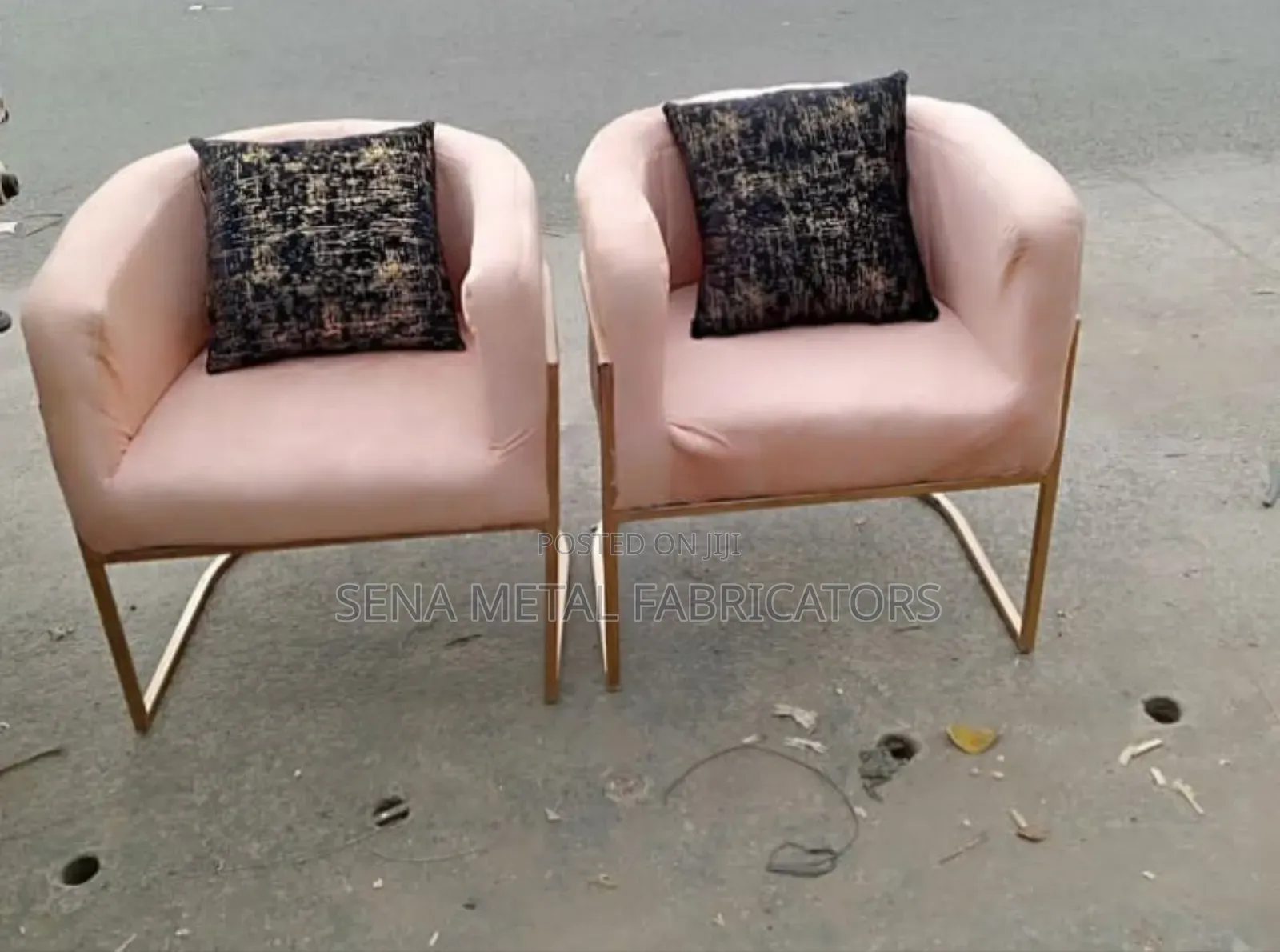 Salon Comfortable Styling Chairs.