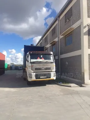 Box Body Trailer Accessible for Transport