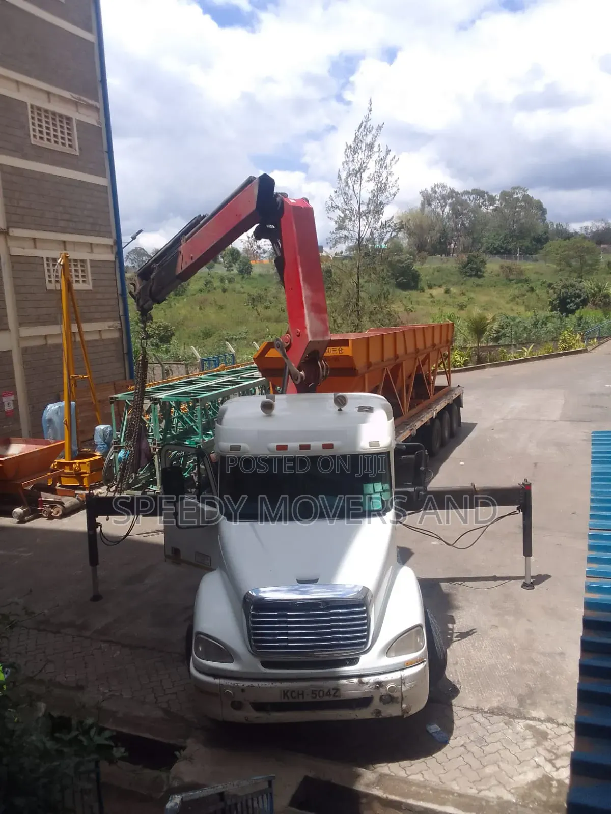 Flatbed Trailer With Crane Available for Lifting