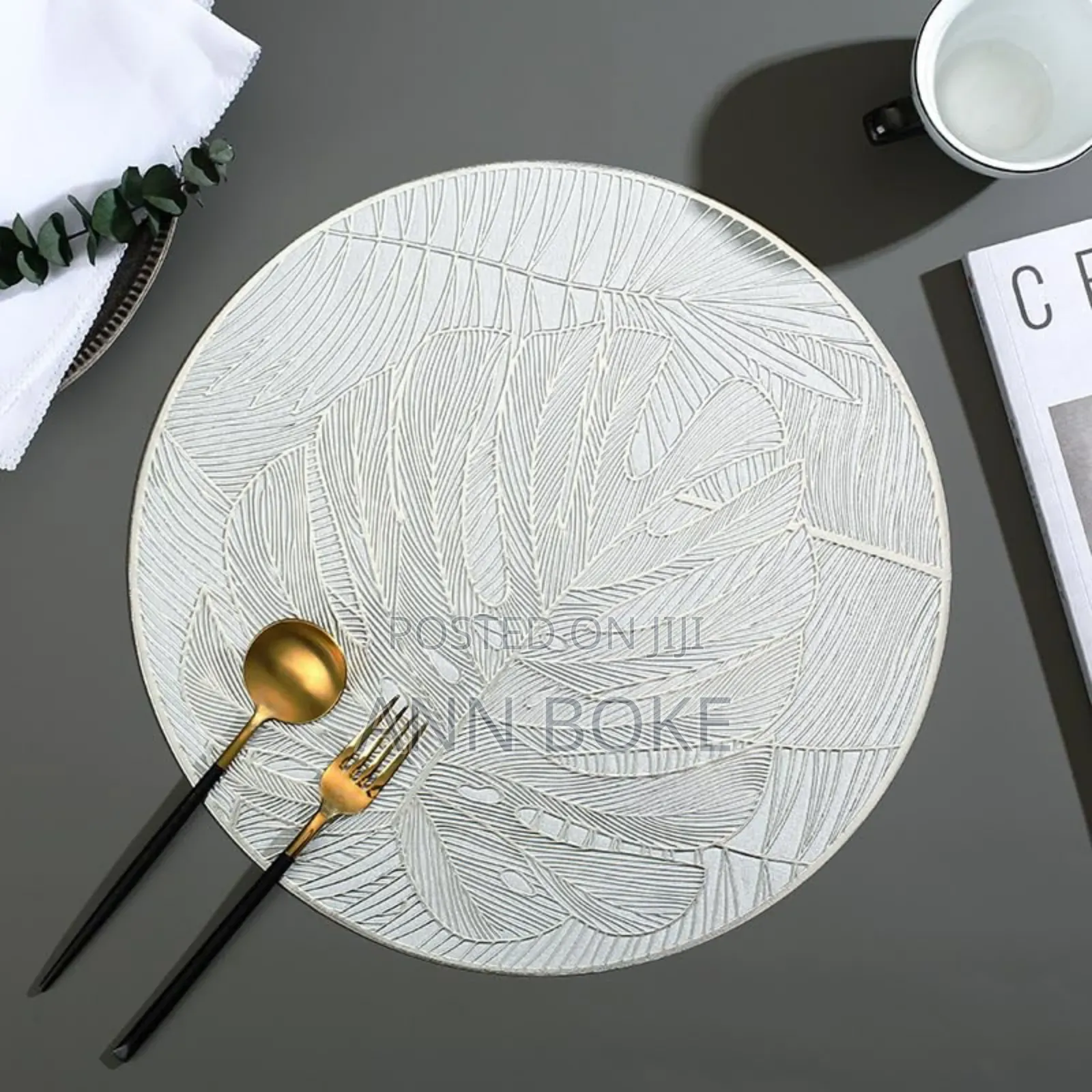 *Waterproof Non Woven Table Mats Available in Silver