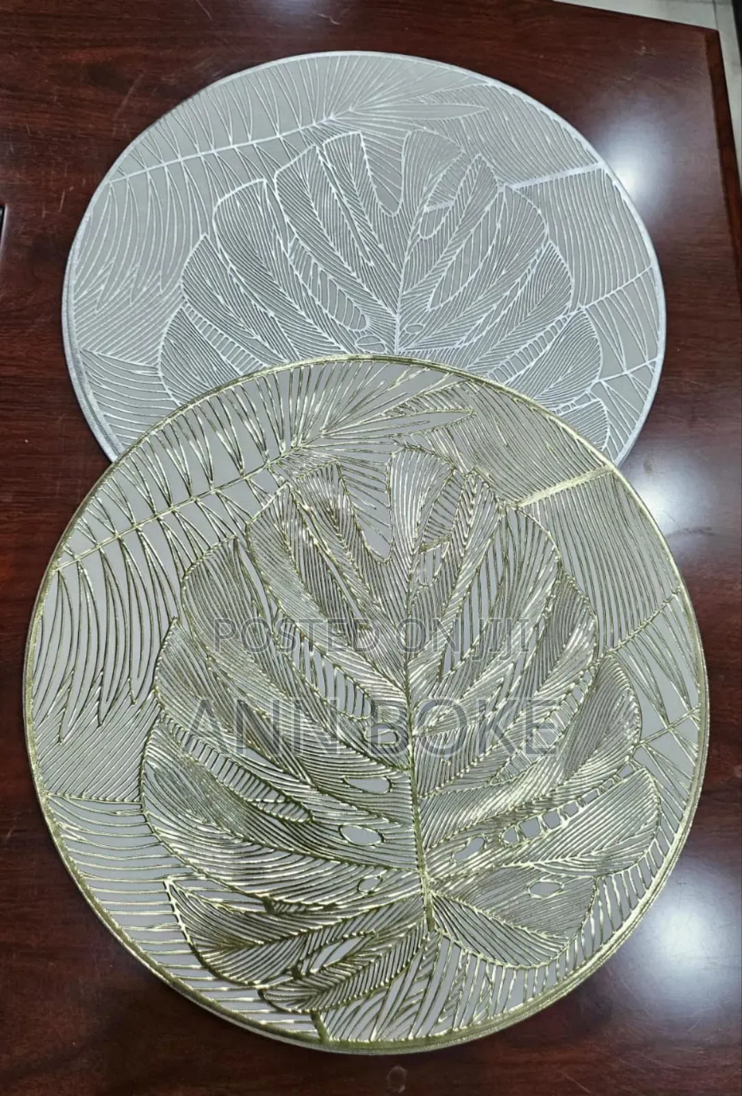 *Waterproof Non Woven Table Mats Available in Silver