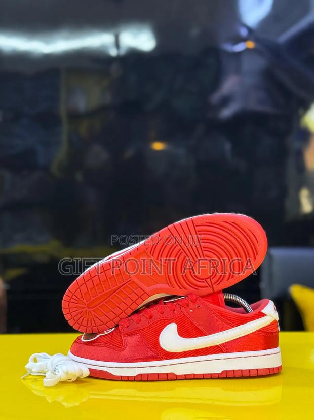 Nike Dunk Low Valentine’S Day “ Team Red” - thumbnail 4