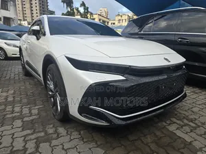 Toyota Crown 2023 White