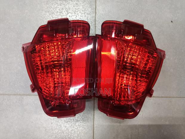 Lexus 570 Bumper Reflector