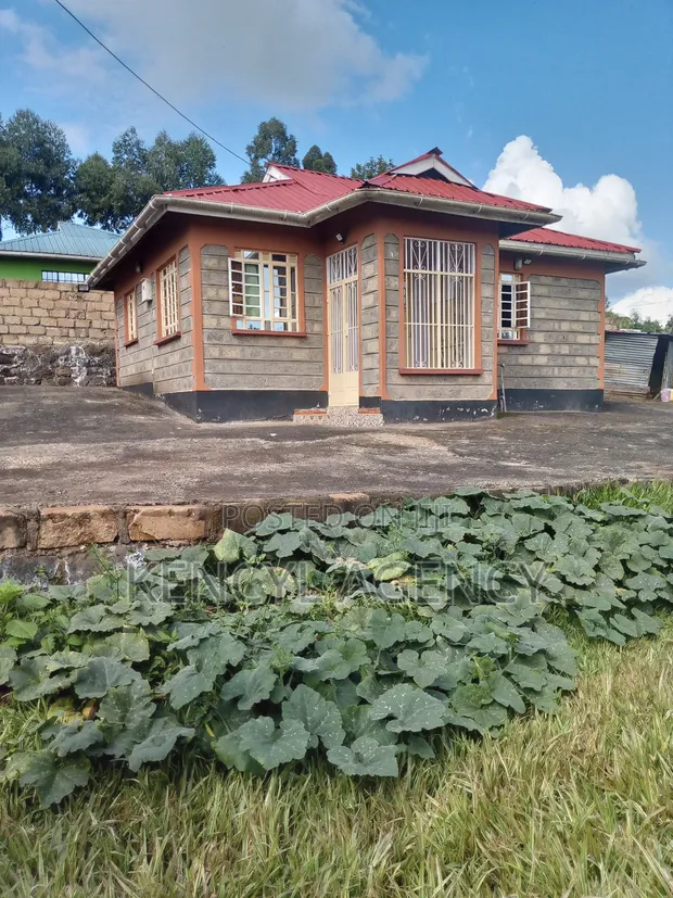 2bdrm Bungalow in Mutarakwa for sale