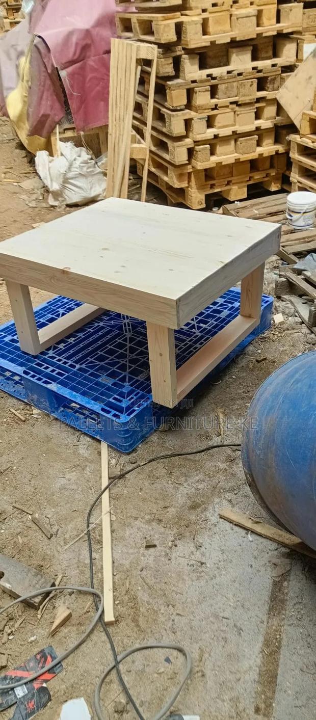 Table Medium Sized - main view