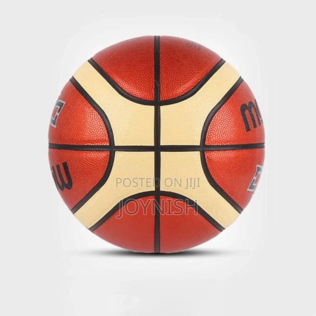 Molten Basketball Size 7 - main view