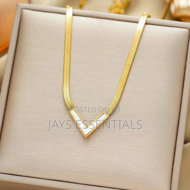 Variety Of Minimalist And Elegant Necklaces - thumbnail 8