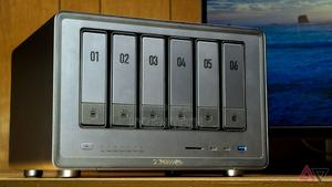 Ugreen Nasync Dxp6800 Pro 6-Bay Network Attached Storage - thumbnail 2