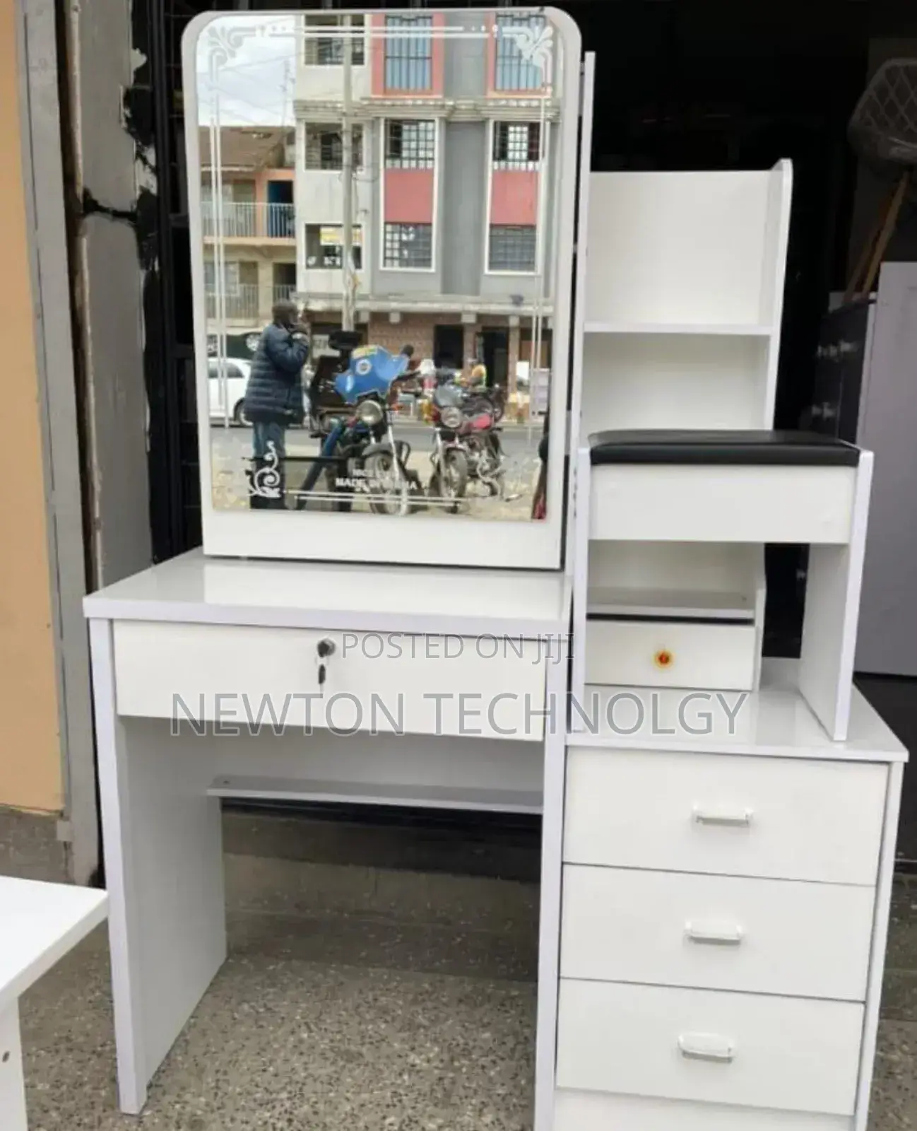 Dressing Table With Sliding Y Mirror