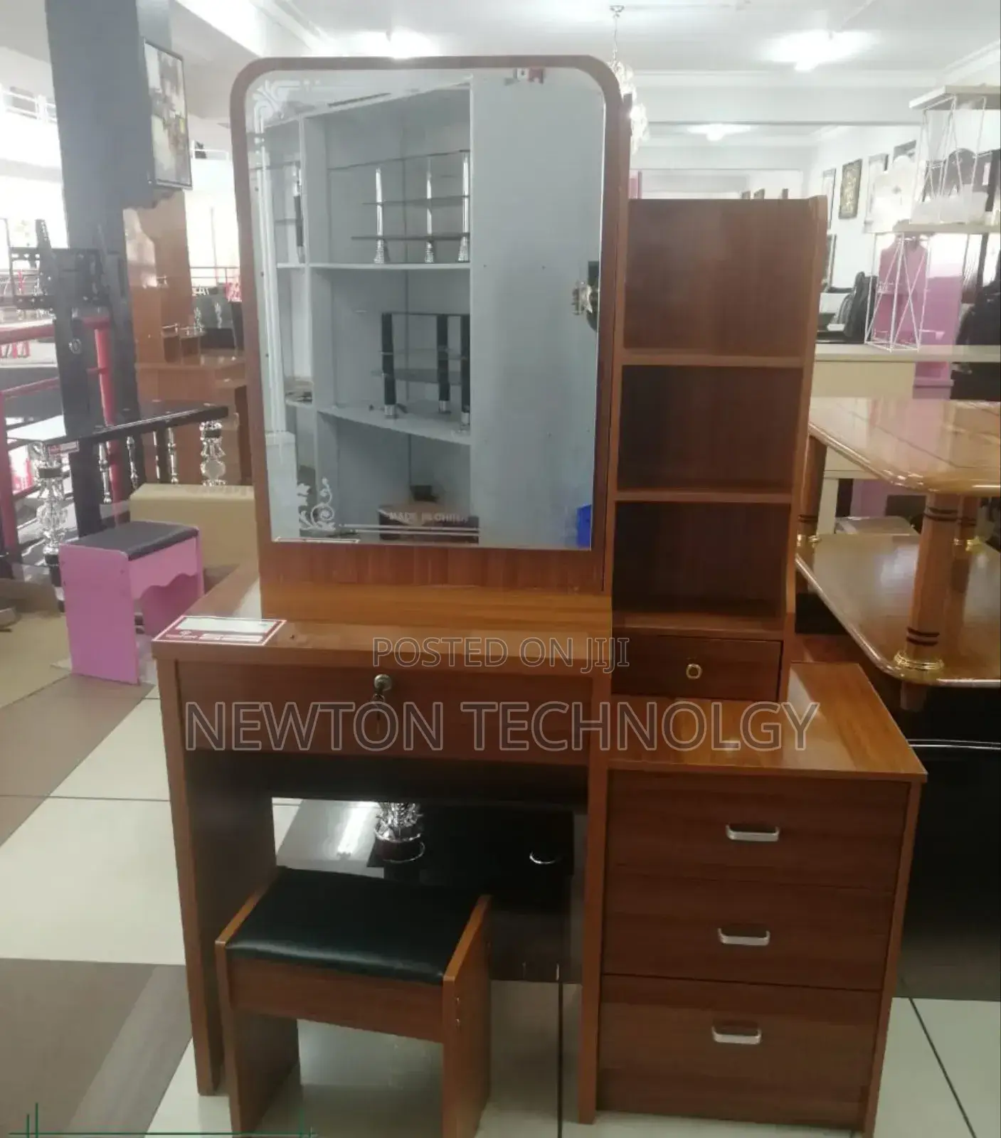 Dressing Table With Dressing Mirror