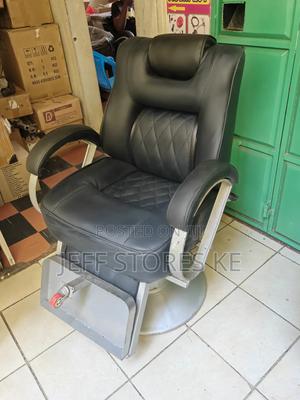 D Shaped Comfortable Barber Chair - thumbnail 2