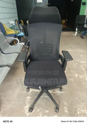 752c Black Office Chair With High Back