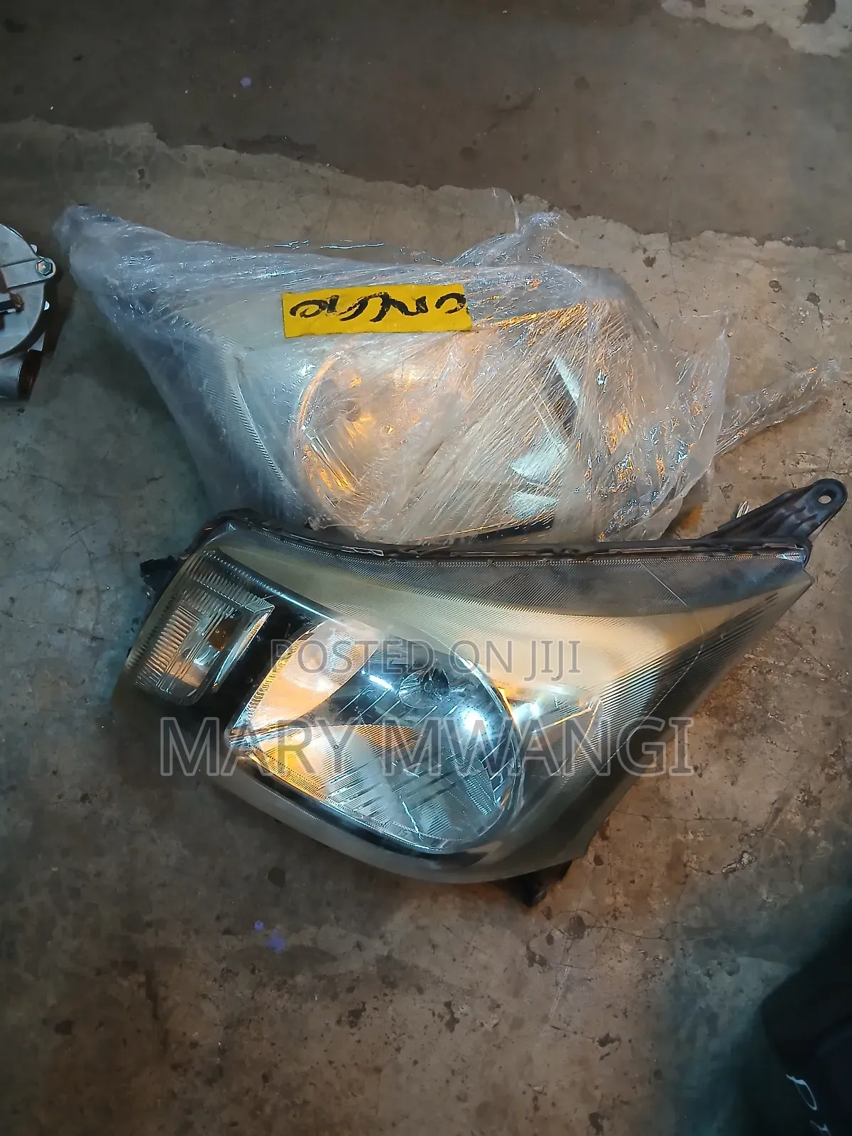 Daihatsu Move Headlight